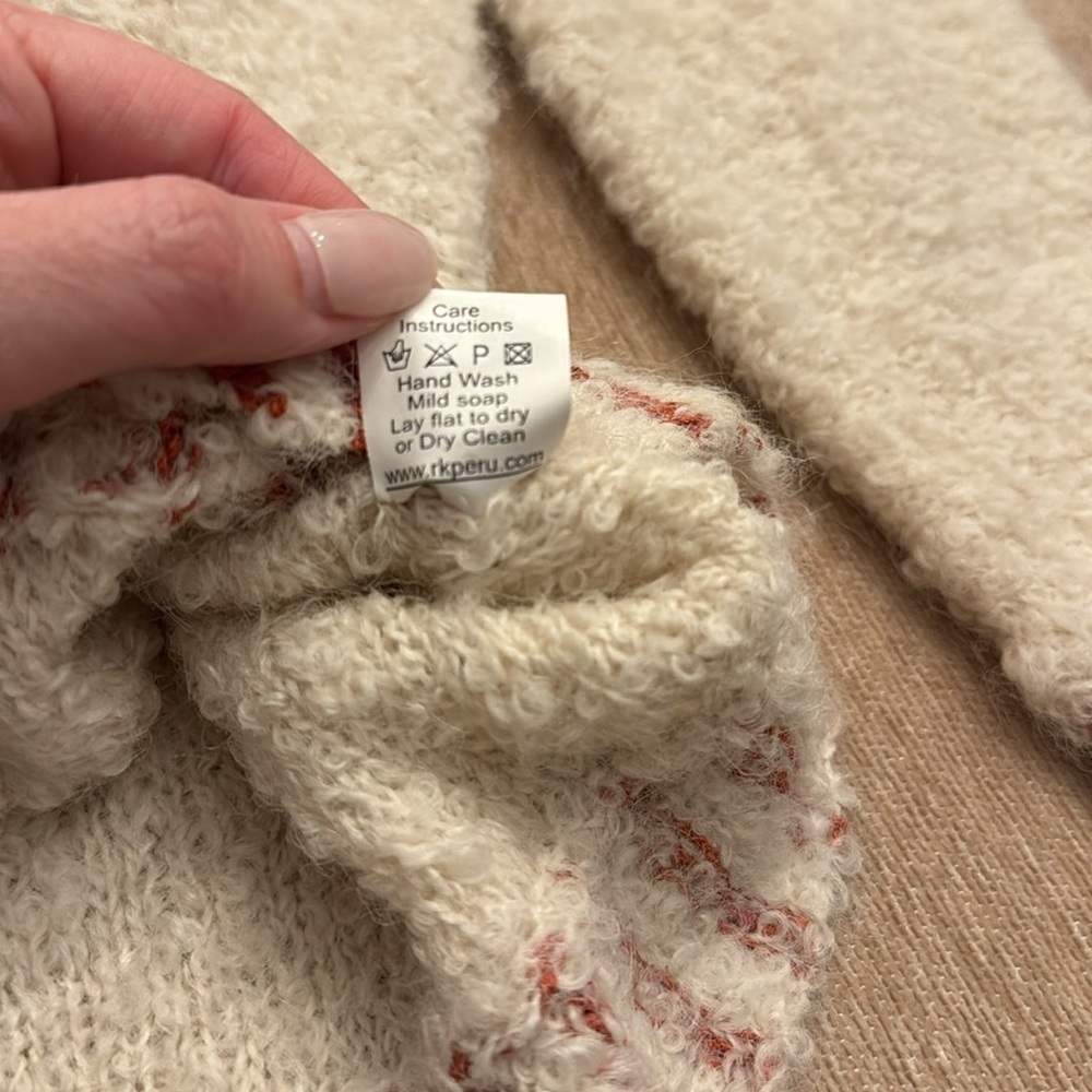 EUC! Royal Knit Peru ZRINKA Sweater, sz S - Picture 8 of 9